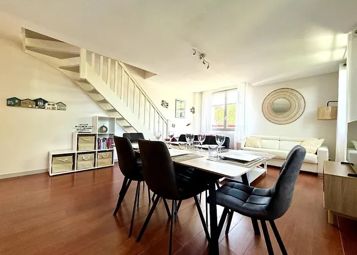 Agreable Proche De La アパート